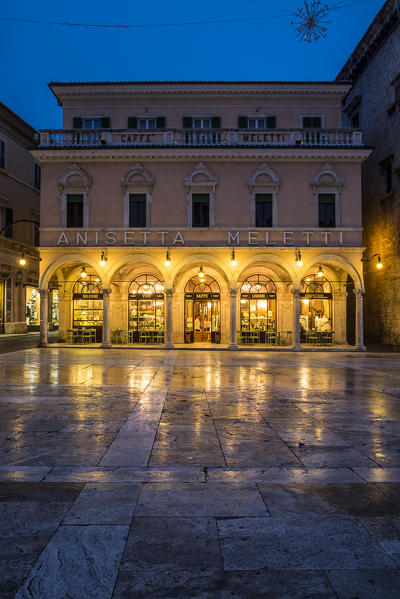 Ascoli Piceno, Marche, Central Italy, Europe. The historic Caffè Meletti at Piazza del Popolo.