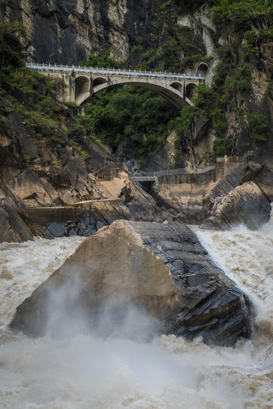 Rapids in Tiger Leaping Gorge, Lijiang, Yunnan Province, China, Asia, Asian, East Asia, Far East