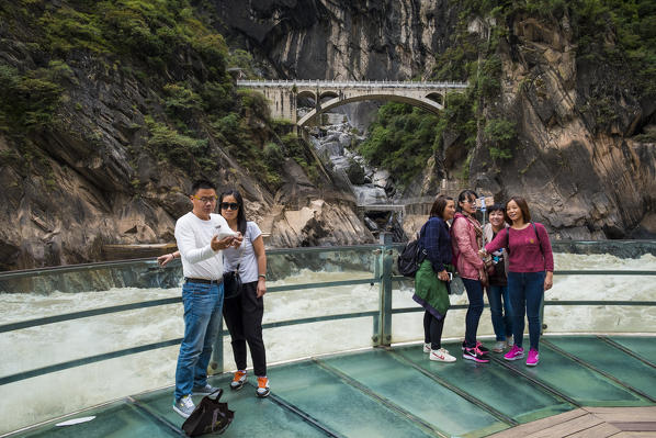 Tourists at Tiger Leaping Gorge, Lijiang, Yunnan Province, China, Asia, Asian, East Asia, Far East,