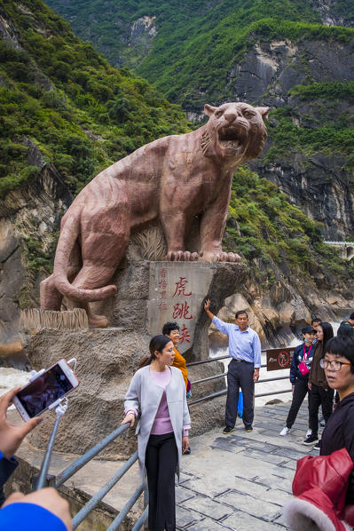 Tourists at Tiger Leaping Gorge, Lijiang, Yunnan Province, China, Asia, Asian, East Asia, Far East