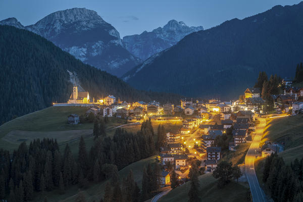 Europe, Italy, Veneto, Belluno. The village of Colle Santa Lucia at dusk, Agordino, Dolomites