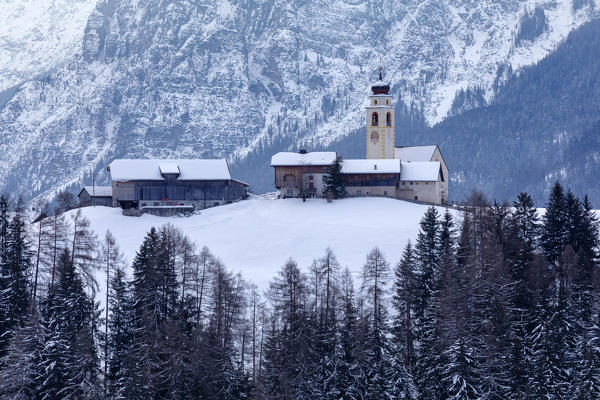 The village of Corte / Curt in the valley of Marebbe / Enneberg in winter, Bolzano, Alto Adige, Südtirol, Italy