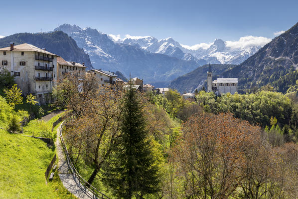 Valle di Cadore with the isolated church of San Martino. In the background the Dolomiti Friulane and d’Oltre Piave, province of Belluno, Veneto, Italy