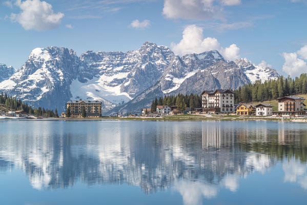 Lake of Misurina with Sorapis mountain group behind, Dolomites, Auronzo di Cadore, Belluno, Veneto, Italy