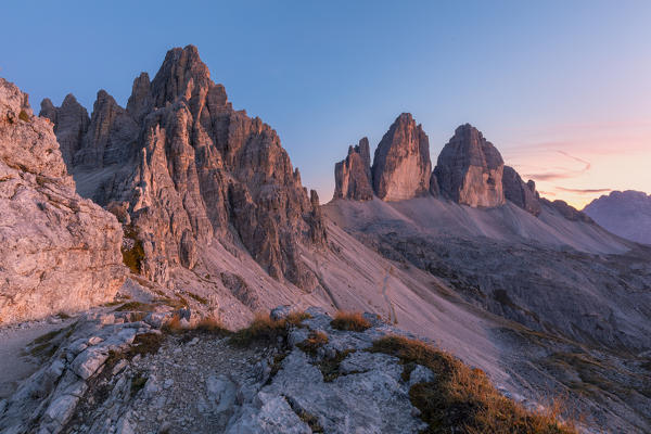 The north faces of the Tre Cime di Lavaredo (Drei Zinnen) and the mount Paterno (Paternkofel), Dolomites, on the borders of Belluno and Bolzano, Veneto/South Tyrol, Italy, Europe