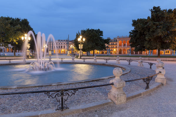 Europe, Italy, Veneto, Padua. A fountain in Prato della Valle