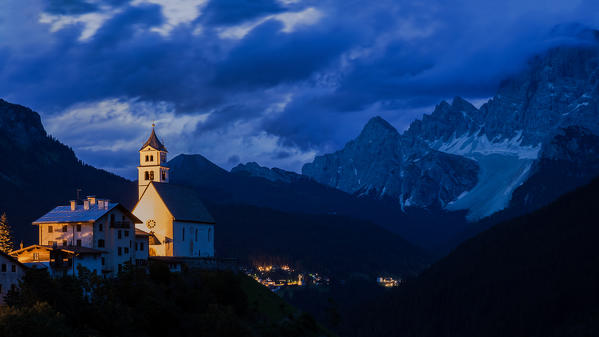 The village of Colle Saint Lucia, in the province of Belluno is located in the center of the Dolomites, in the northern part of the Agordino. The main center, Villagrande, stands on top of a hill in a panoramic position on the underlying valley of the river Fiorentina.