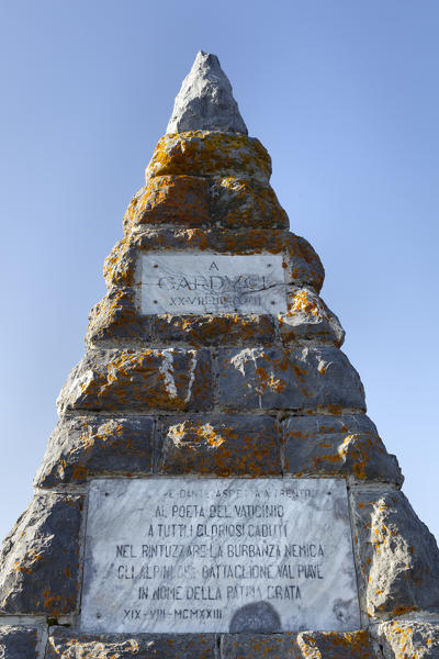 monument known as Piramide Carducci, onte Piana, Sexten Dolomites, Auronzo di Cadore, Belluno, Veneto, Italy