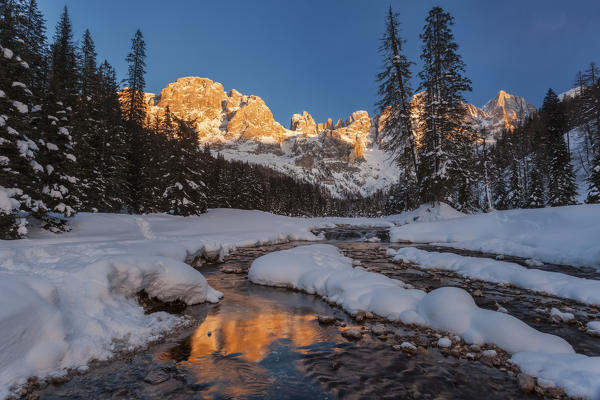Europe, Italy, Trentino, Val Venegia. Winter sunset in the naturpark of Paneveggio - Pale di San Martino, Dolomites