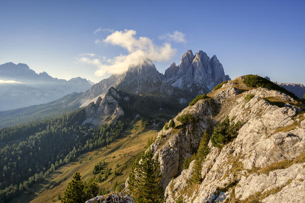 Europe, Italy, Veneto, Auronzo di Cadore, Dolomites. A view towards Cadini di Misurina as seen from the Croda di Ciampoduro, near Città di Carpi alpine hut.