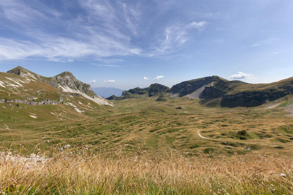 Europe, Italy, Veneto, Belluno. View from passo Pietena to the Busa delle Vette, Vette Feltrine, Belluno Dolomites National Park