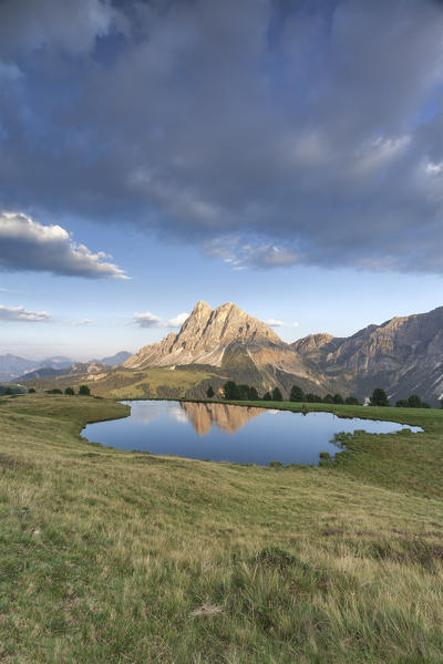 Europe, Italy, South Tyrol, Bolzano. Enrosadira on the Sass de Putia (Peitlerkofel) from the Wackerer lake, Dolomites