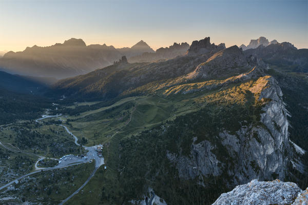 Europe, Italy, Veneto, Belluno. The road of the Falzarego pass on the side leading down to Cortina d Ampezzo, Dolomites