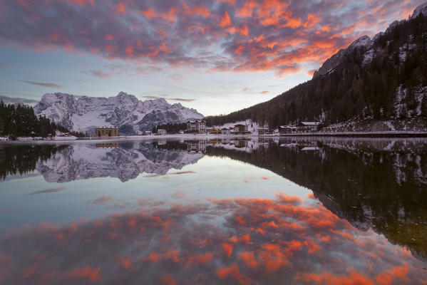 Europe, Italy, Veneto, Auronzo di Cadore. Reflection at sunset on the lake of Misurina, Dolomites