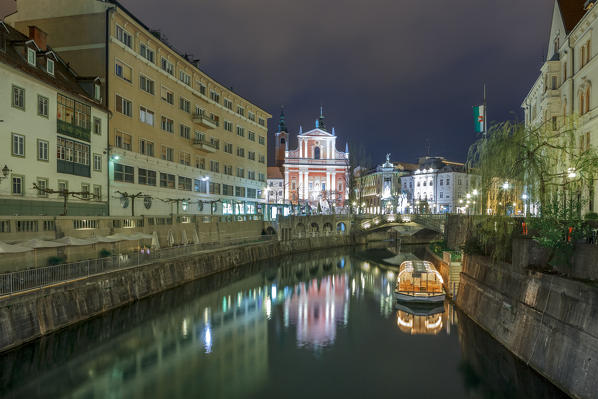 Europe, Slovenia, Ljubljana. Tromostovje in the city center by night