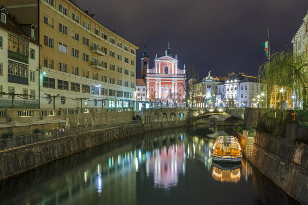 Europe, Slovenia, Ljubljana. Tromostovje in the city center by night