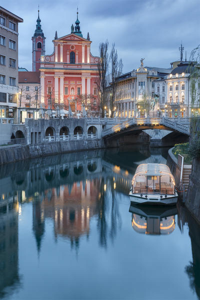 Europe, Slovenia, Ljubljana. Tromostovje and the Franciscan Church of the Annunciation