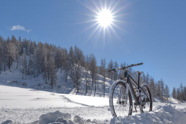 Europe, Italy, Veneto, Belluno, Dolomites, Duran pass. Mountain bike parked on the snow