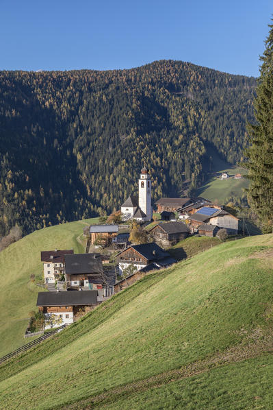 The village of Corte / Curt in the valley of Marebbe / Enneberg, Bolzano, Alto Adige, Südtirol, Italy