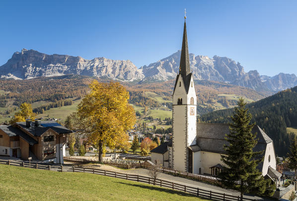 Church of Stern or La Villa in front of the Heiligkreuzkofel, Abtei or Badia, Gadertal, Dolomites, South Tyrol, Italy