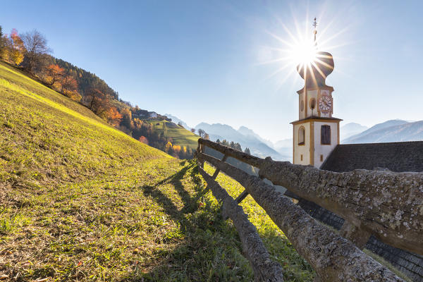 The alpine church of St. Georg in Pliscia / Plaiken, Marebbe / Enneberg, Bolzano, Alto Adige, Südtirol, Italy