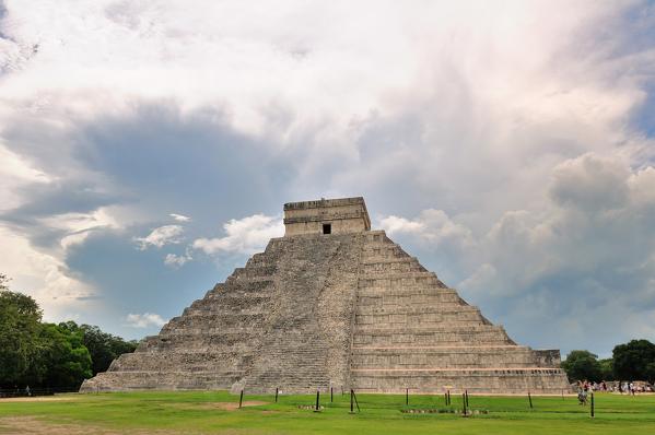 Pyramid of Kukulkan, Chichen Itza, Yucatan, Mexico