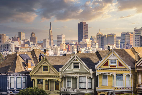 San Francisco's seven sisters aka painted ladies with Transamerica Pyramid and downtown on the background