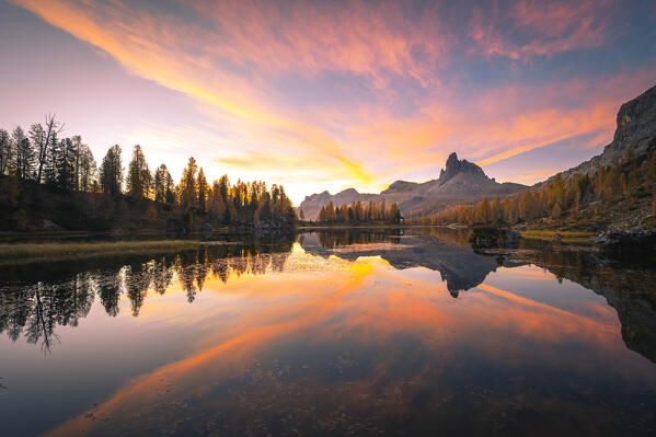 Sunrise at Federa Lake with autumnal colors; Cortina d'Ampezzo, Dolomites, Belluno province, Veneto, Italy.