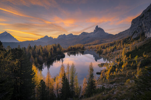 Sunrise at Federa Lake with autumnal colors; Cortina d'Ampezzo, Dolomites, Belluno province, Veneto, Italy.