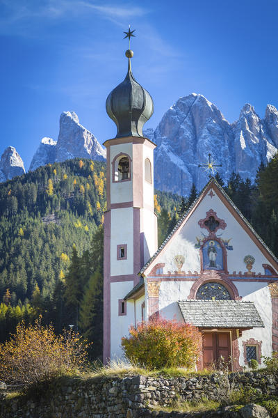 Val di Funes, Trentino Alto Adige, Italy. San Giovanni Ranui church and Odle mountains.