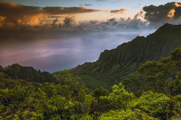 Stunning sunrise from Kalalau Valley lookout, Napali Coast of Kauai.