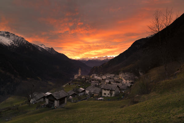Soglio,Switzerland
Winter sunset taken from the village of Soglio in Switzerland
December 2014