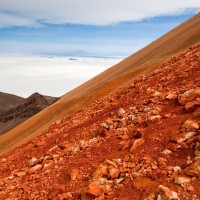 Rocce rosse al vulcano Tunupa ed il Salar de Uyuni