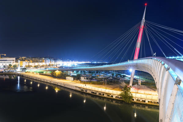 The bridge of Renzo Piano in Pescara
Europe, Italy, Abruzzo, Pescara